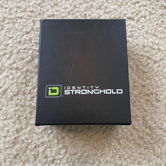 Identity Stronghold Women's Black Wallet NIB - Picture 2 of 7